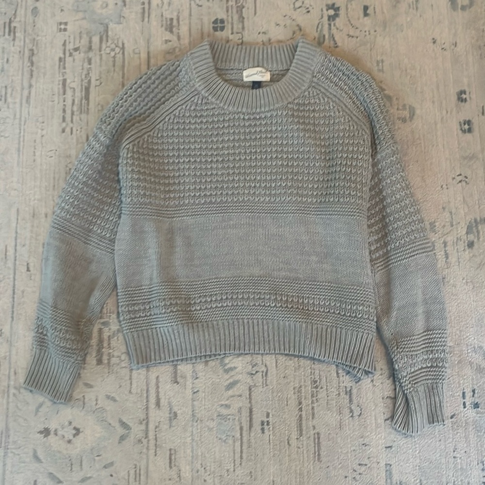 Universal thread grey sweater